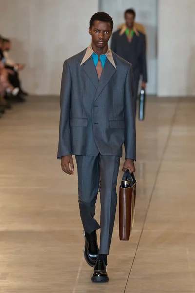 Look 11